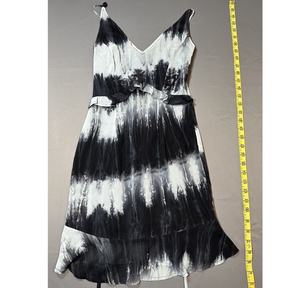 young hungry free Dresses & Skirts - Young Hungry Free Sz‎ XS Black White Slim Fit Dress New with tags